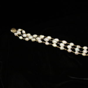 Freshwater pearl bracelet